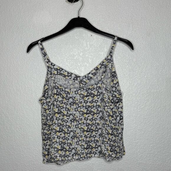 Woman’s Floral Old Navy Top Size L - Picture 3 of 3